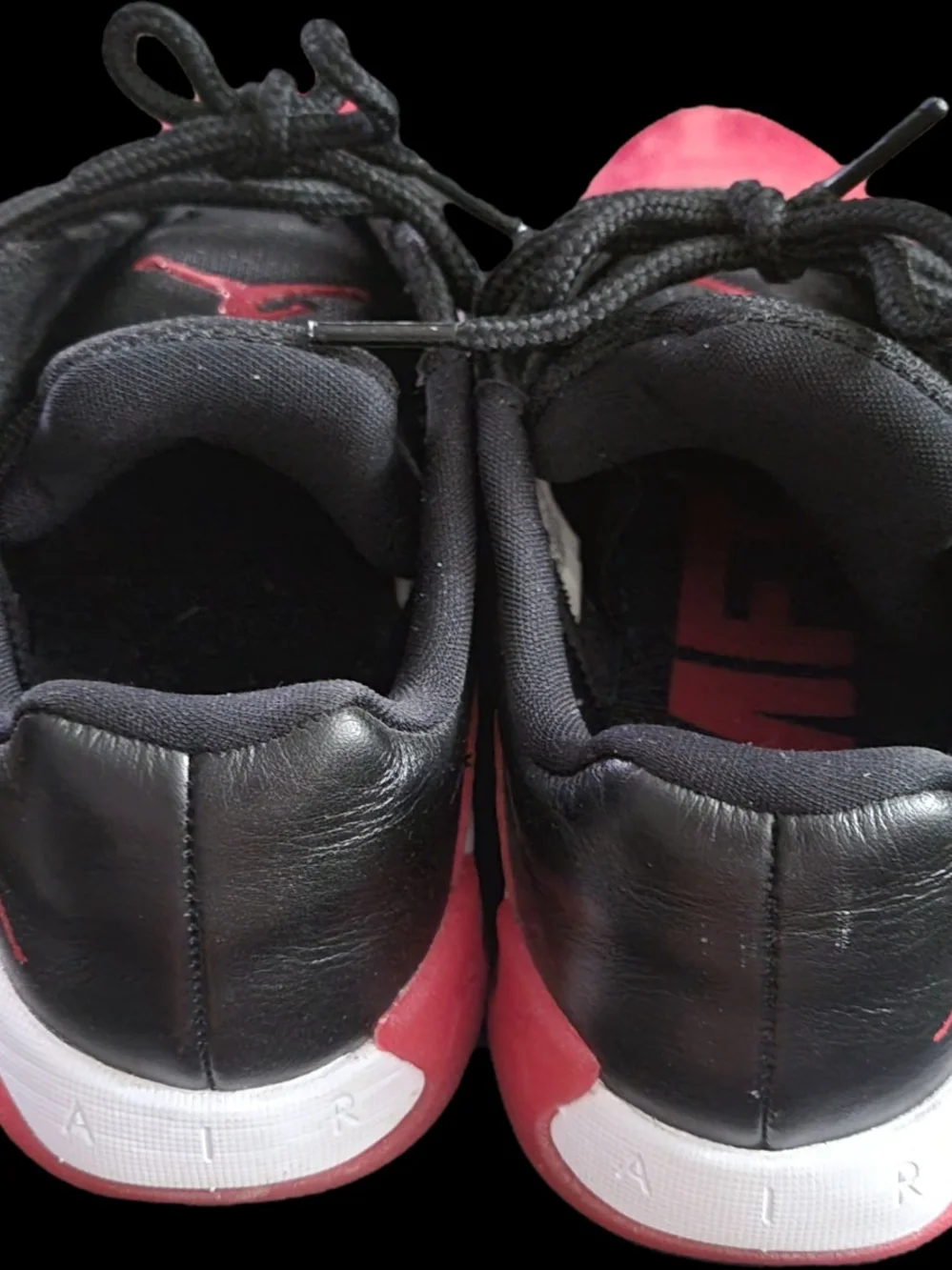 Jordan 11 CMFT Low Bred